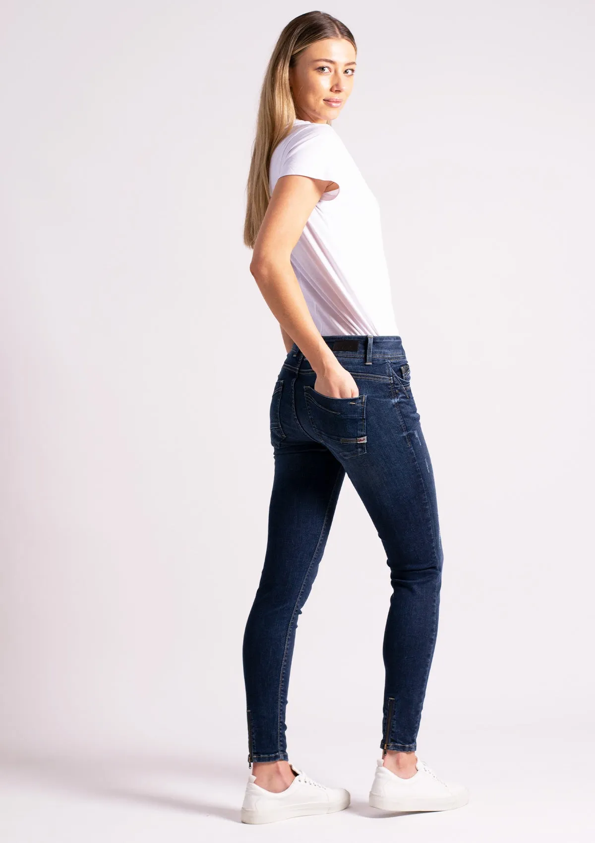 Cynthia Y Luni Mid Rise Slim Ankle Jean