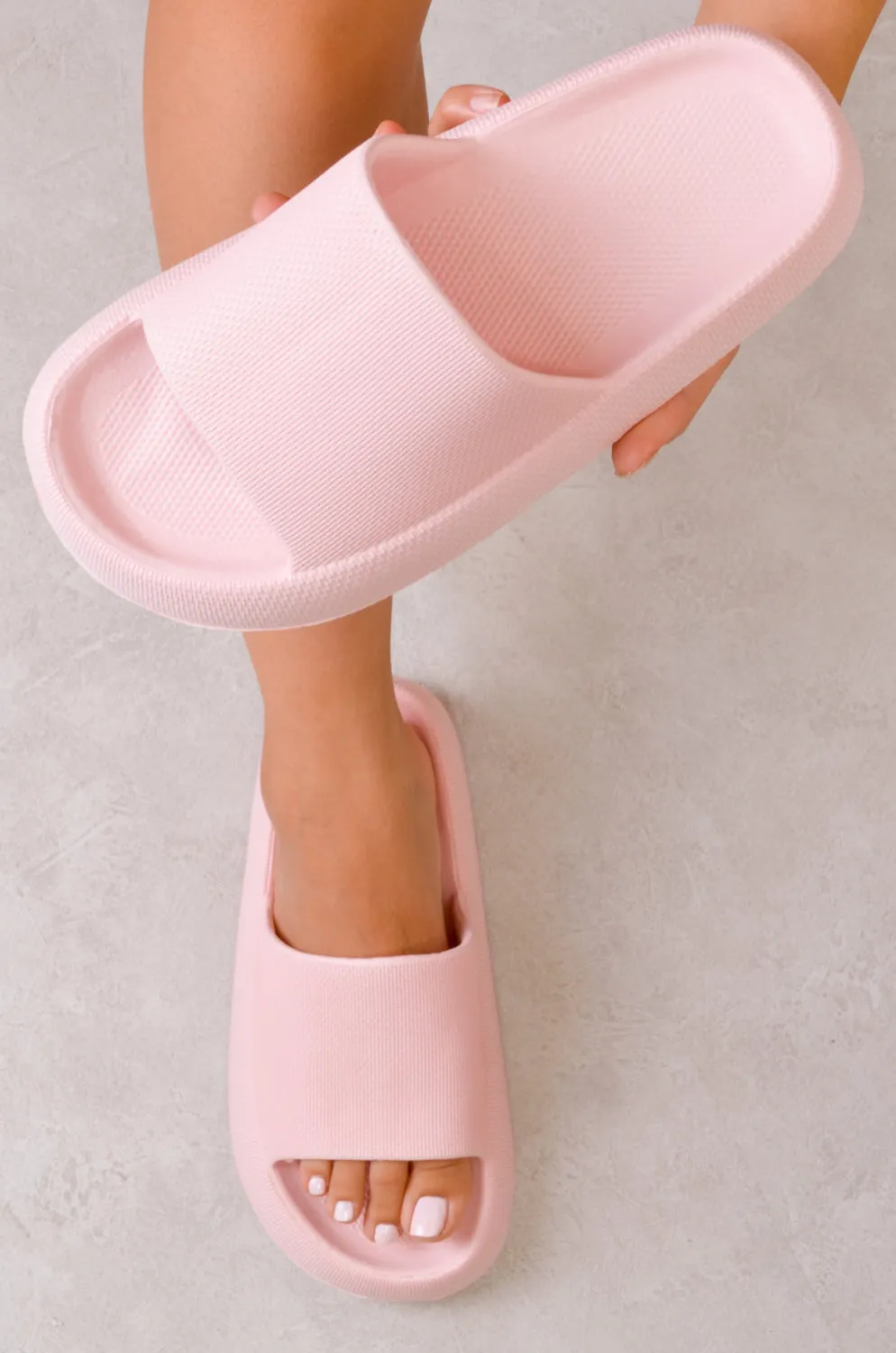 JOANNA TEXTURED RUBBER SLIDERS IN BLUSH PINK