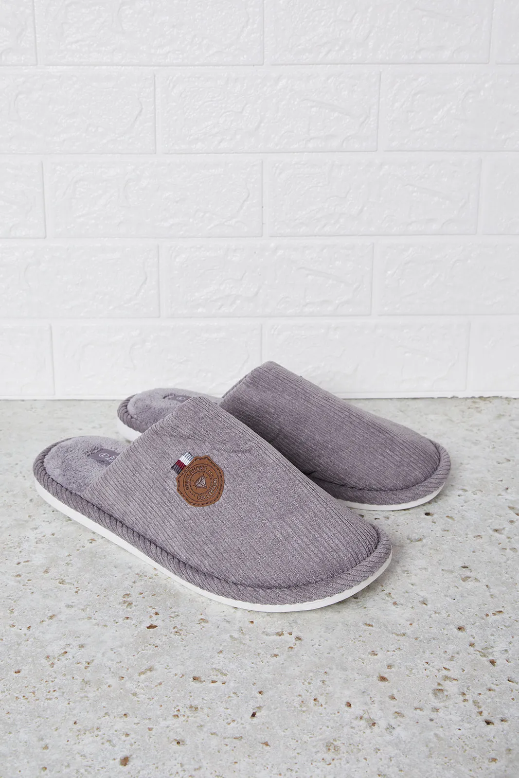 Men Grey Textured Mule Slipper