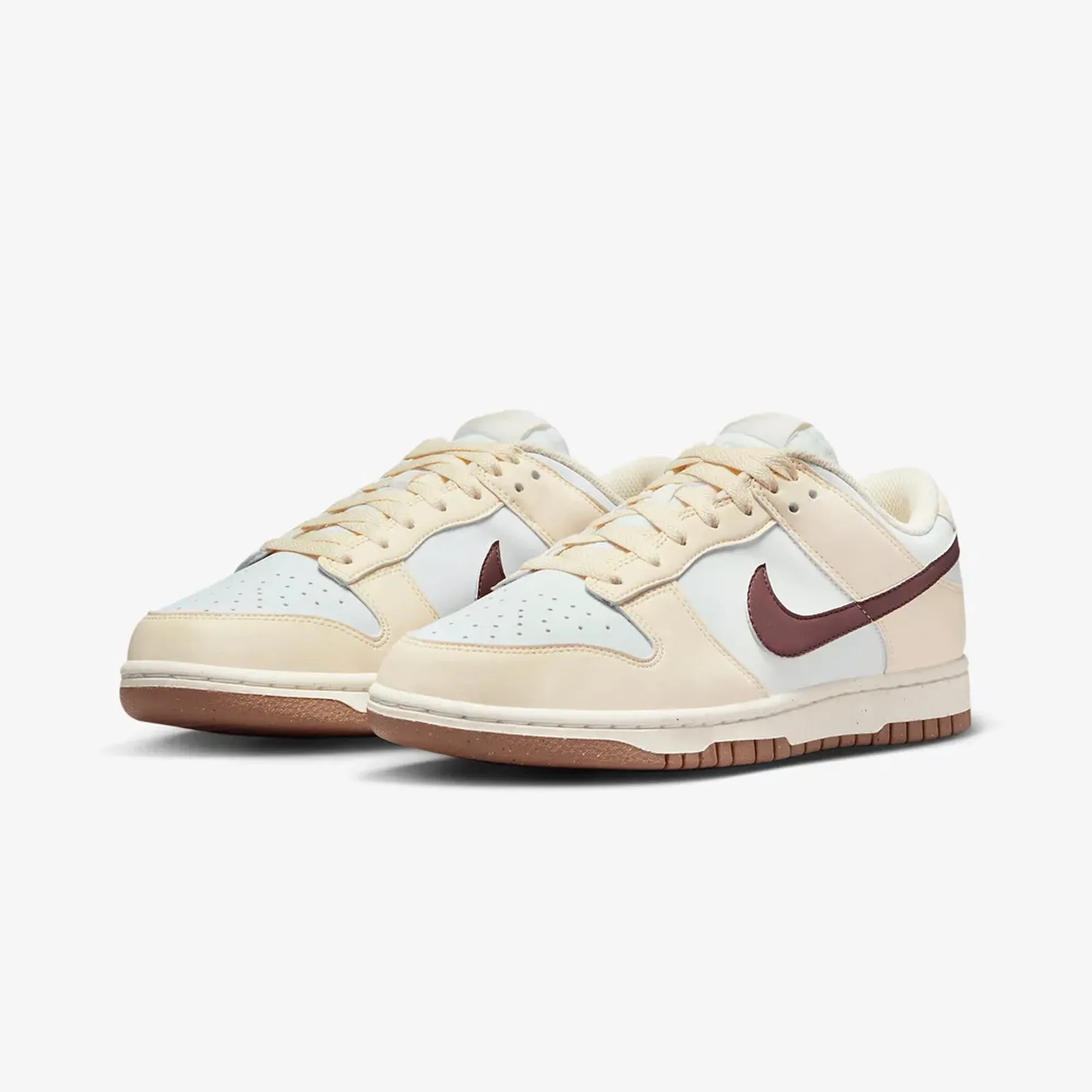 Nike | WMN'S DUNK LOW  { COCONUT MILK/SMOKEY MAUVE-SUMMIT WHITE