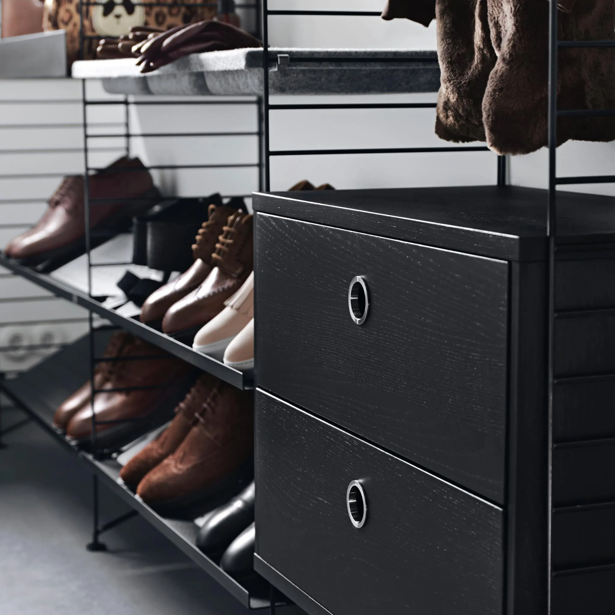 String - Metal Shoe Shelf