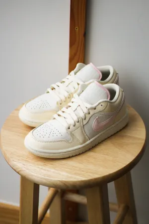 W AIR JORDAN 1 LOW SE "MUSLIN"