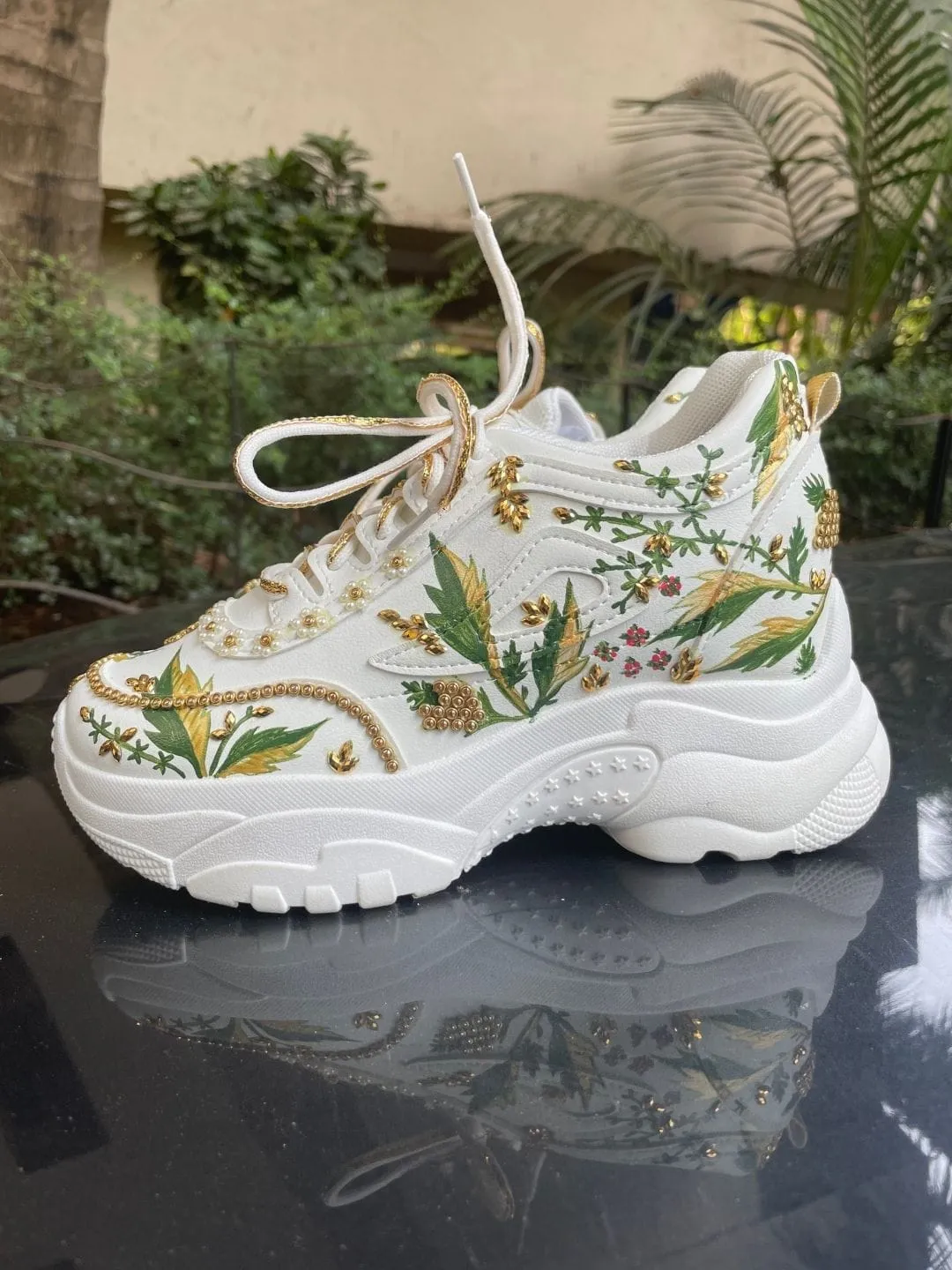 White Hand Painted Kanvas Sneakers